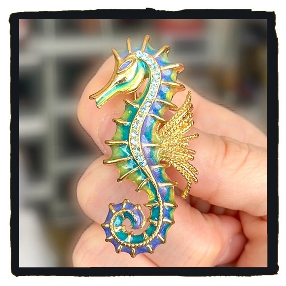 💕Fun Seahorse Brooch / Pin💕 - Picture 1 of 6